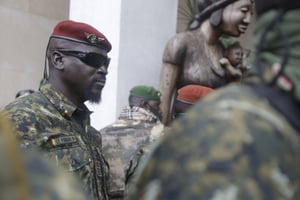 Quelques jours après son coup d’État, le chef de la junte guinéenne recevait une délégation de la Cedeao, à Conakry, le 10 septembre 2021. © Sunday Alamba/AP/SIPA