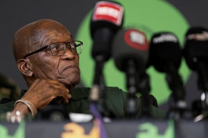 L’ancien président d’Afrique du Sud Jacob Zuma durant une conférence de presse à Johannesburg. © REUTERS/Shiraaz Mohamed