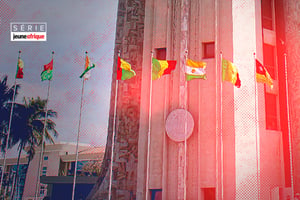Façade de la BCEAO avec les drapeaux des pays membres de l’UMOA© BCEAO Façade de la BCEAO avec les drapeaux des pays membres de l’UMOA
© MONTAGE JA : BCEAO