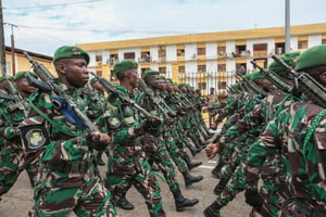 Des membres de la Garde républicaine participent au défilé militaire en l’honneur du général Brice Oligui Nguema investi président par intérim du Gabon, à Libreville le 4 septembre 2023. © AFP