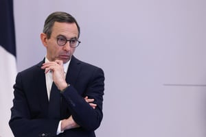 Le ministre français de l’Intérieur, Bruno Retailleau, donne une conférence de presse pour présenter ses actions après les six premiers mois de son mandat, à Paris, le 10 avril 2025. © ALAIN JOCARD / AFP