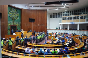A l’Assemblée nationale sénégalaise, le 5 février 2024, après l’expulsion des députés de l’opposition, lors du débat sur le report de la présidentielle. © Marième Soumaré pour JA