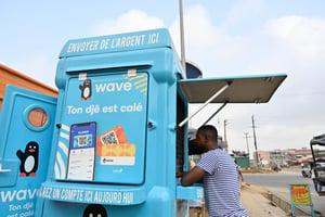 Kiosque Wave dans la commune de Cocody, à Abidjan, le 20 janvier 2023. © ISSOUF SANOGO/AFP