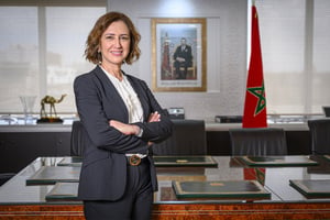 Fatim-Zahra Ammor, ministre marocaine du Tourisme, de l’Artisanat et de l’Économie sociale et solidaire, dans son bureau à Rabat, le 12 avril 2022. © HOC pour JEUNE AFRIQUE