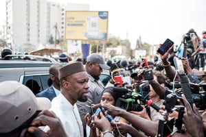 L’opposant Ousmane Sonko face à des journalistes, à Dakar, le 16 mars 2023. © GUY PETERSON/AFP