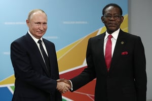 Les présidents Vladimir Poutine et Teodoro Obiang Nguema Mbasogo, à Sotchi, le 24 octobre 2019. © Valery Sharifulin/TASS/Sipa