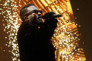 Fally Ipupa lors de son concert à Paris La Défense Arena, le 25 novembre 2023. © Sadaka Edmond / Sipa