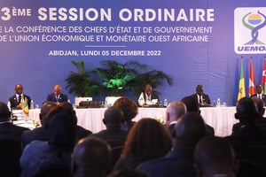 Lors de l’ouverture de la 23e session ordinaire de la Conférence des chefs d’État et de gouvernement de l’Union économique et monétaire ouest-africaine (Uemoa), à Abidjan, en Côte d’Ivoire, le 5 décembre 2022. © LEGNAN KOULA/EPA/MAXPPP