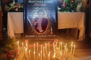 Hommage au journaliste Martinez Zogo, dans les locaux d’Amplitude FM, à Yaoundé, le 23 janvier 2023. © Amindeh Blaise Atabong/REUTERS