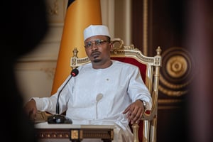 Le président tchadien, Mahamat Idriss Déby Itno, lors d’une conférence de presse au palais présidentiel de N’Djamena, le 18 avril 2024. © Vincent Fournier pour Jeune Afrique