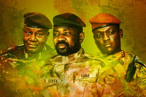 De g. à dr.: le Nigérien Abdourahmane Tiani, le Malien Assimi Goïta et le Burkinabè Ibrahim Traoré. © Montage JA- 
AFP – Présidence du Niger