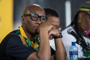 Zizi Kodwa, alors porte-parole de l’ANC, lors d’une conférence de presse du parti, à Johannesburg, le 20 décembre 2017. © Wikus DE WET / AFP