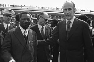 Valéry Giscard d’Estaing et Jean Bedel Bokassa, le 6 mars 1975 à Bangui. © /AP/SIPA