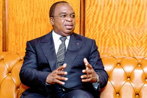 Le ministre des Finances, Louis-Paul Motaze, dans son bureau à Yaoundé. © MABOUP