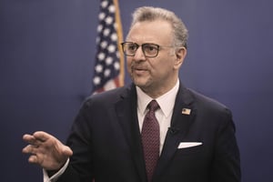 Massad Boulos, conseiller principal de Donald Trump, lors d’une interview avec l’Associated Press à l’ambassade des États-Unis au Caire, en Égypte, le 3 novembre 2025.