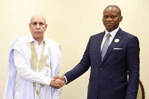 Mohamed Ould Cheikh El Ghazouani (à gauche) et Brice Clotaire Oligui Nguema, à Riyad, le 10 novembre 2023. © Présidence de la République gabonaise