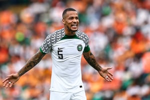 Le défenseur nigérian William Troost Ekong pendant le match du groupe A de la Coupe d’Afrique des nations (CAN) 2024 entre la Côte d’Ivoire et le Nigeria, au stade olympique Alassane Ouattara, à Ébimpé, Abidjan, le 18 janvier 2024. © FRANCK FIFE / AFP