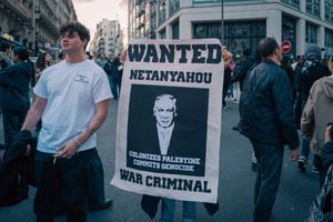 Lors d’une manifestation dénonçant les frappes israéliennes sur la bande de Gaza, à Paris, le 28 mai 2024. © Edouard Monfrais-Albertini / Hans Lucas / Hans Lucas via AFP.