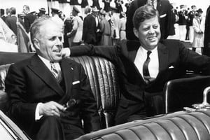 John Kennedy reçoit Habib Bourguiba, le président tunisien, aux États-Unis, le 4 mai 1961. © Archives Jeune Afrique