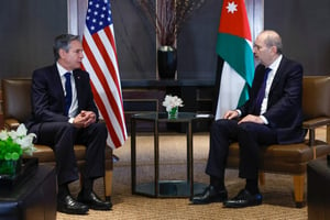 Le secrétaire d’État américain Antony Blinken a rencontré le ministre jordanien des Affaires étrangères, Ayman Safadi, à Amman le 7 janvier 2024. © EVELYN HOCKSTEIN / POOL / AFP