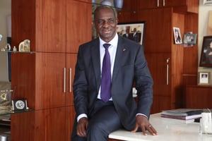 Jean Kacou Diagou, président du groupe NSIA, pose dans son bureau à Abidjan, en Côte d’Ivoire, le 6 mars 2015. © Ananias Léki-Dago pour JA