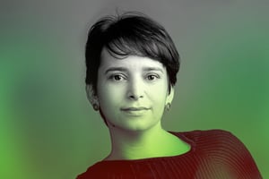 Ouerdia Ousmer, cocréatrice du podcast « Éclosion ». © Montage JA; DR.