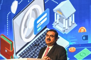 Gautam Adani, président du conglomérat indien Adani Group, lors du Congrès mondial des comptables, à Mumbai, le 19 novembre 2022. © INDRANIL MUKHERJEE / AFP