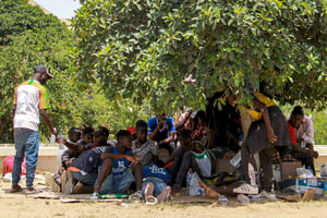 Des migrants subsahariens lors d’une manifestation contre leurs conditions de vie à Sfax, le 7 juillet 2023. © HOUSSEM ZOUARI / AFP