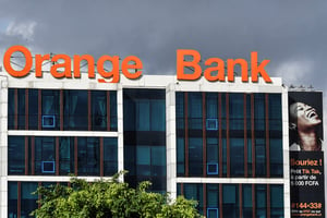 Le siège d’Orange Bank, à Abidjan, en Côte d’Ivoire, où la filiale du géant français est arrivée en 2020. © Issouf SANOGO / AFP.