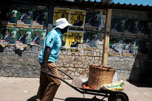 Le Zimbabwe a entamé une série d’élections partielles le 9 novembre 2023, l’opposition étant dans la tourmente après avoir été exclue des listes électorales. © JEKESAI NJIKIZANA/AFP