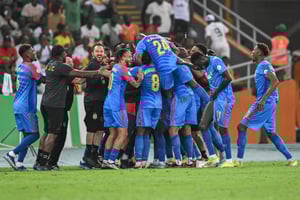 La RDC qui célèbre son troisième but face à la Guinée en quart de finale de la Coupe d’Afrique des nations © SIA KAMBOU / AFP