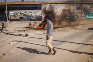 Le 4 février, dans l’après-midi, de violents heurts ont éclaté à Dakar entre les manifestants qui s’étaient rassemblés à l’appel des candidats à la présidentielle et les gendarmes. © John Wessels / AFP