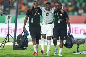 Le Sud-africain Thapelo Maseko qui sort sur blessure en quart de finale de la Coupe d’Afrique des nations © FRANCK FIFE / AFP