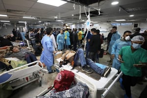 L’hôpital Al-Shifa, dans la ville de Gaza, après une frappe israélienne qui, selon le ministère de la Santé de Gaza, a tué au moins 20 personnes et en a blessé plus de 150, le 25 janvier 2024. © AFP