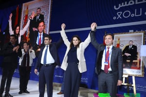 Fatima Ezzahra El Mansouri (PAM), entourée de Mohamed Mehdi Bensaid (g.) et de Salaheddine Abou El Ghali, le 10 février 2024. © PAM