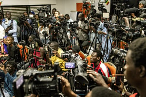 Journalistes venus assister à la conférence de presse du Front des candidats de l’élection présidentielle du 25-Février (FC25), à Dakar, le 23 février 2024. © John Wessels / AFP