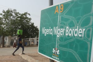 Le Niger importe 70 % de son électricité du Nigeria, avec qui il partage 1 600 km de frontières. © Kola Sulaimon / AFP.
