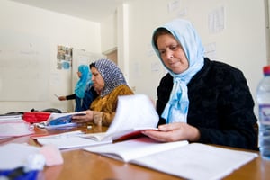 Le gouvernement tunisien et les associations tentent de plus en plus de mélanger l’apprentissage professionnel à l’alphabétisation. Ici à Tunis. © Claudia Wiens / Alamy /Abaca
