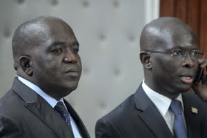 Oumar Sarr (g.) et Modou Diagne Fada à l’Assemblée nationale, à Dakar, le 28 octobre 2013. © Aliou Mbaye/Panapress/Maxppp