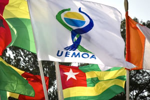 le drapeau de l’Union économique et monétaire ouest-africaine (Uemoa) © ISSOUF SANOGO/AFP