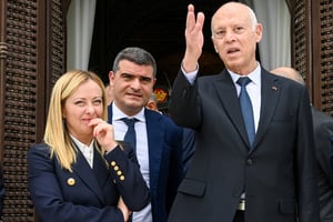 Kaïs Saïed (à dr.), le chef de l’État tunisien, et Giorgia Meloni, la présidente du Conseil italien, à Tunis, le 6 juin 2023.