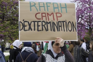 Lors d’une manifestation de solidarité pour les Palestiniens de la bande de Gaza, place neuve à Genève, Suisse, le 20 avril 2024. © Salvatore Di Nolfi/AP/SIPA
