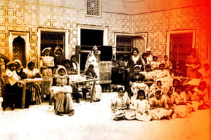 École pour filles en Tunisie, en 1921. © Montage JA; Wikipedia