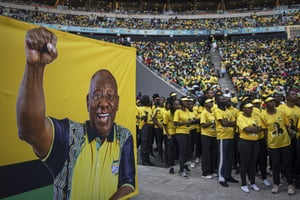 Les militants de l’ANC sont venus en nombre au dernier grand meeting du parti avant les élections générales, au stade FNB, à Johannesburg, le 25 mai 2024. © Michele Spatari / AFP