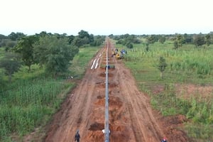 Oléoduc géré par la société chinoise Wapco entre le Niger et le Bénin, lors de sa construction en octobre 2022. © BOUREIMA HAMA, ALI MOCTAR TONDI / AFPTV / AFP