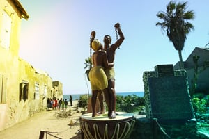 Statue représentant l’émancipation de l’esclavage, sur l’île de Gorée, au Sénégal. © HALIL SAGIRKAYA /  Anadolu via AFP