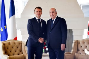 Le président français Emmanuel Macron et son homologue algérien Abdelmadjid Tebboune, au sommet du G7, à Savelletri, en Italie, le 13 juin 2024. Leur dernière rencontre avant le début de la crise diplomatique et le retrait de l’ambassadeur d’Algérie à Paris, le 30 juillet. © Photo Ludovic MARIN / AFP