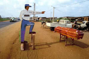 Agence funéraire à Cotonou, dans le sud du Bénin. © Sébastien Boisse / Photononstop via AFP
