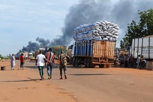 Extrait d’une vidéo montrant l’arrestation d’un homme par les forces armées maliennes à Bamako, le 17 septembre 2024. © AP/SIPA