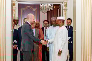 Mahamat Idriss Déby Itno et le ministre français des Affaires Étrangères, Jean-Noël Barrot à N’Djamena, le 28 novembre 2024. © Présidence du Tchad
